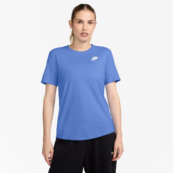 Camiseta Nike NSW Club SS Tee Celeste