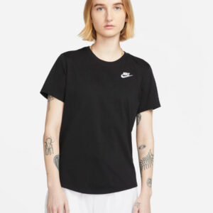Remera Nike Sportswear Club Essentials - Mujer