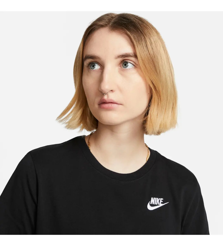 Remera Nike Sportswear Club Essentials - Mujer Negro Lisa L - Imagen 3