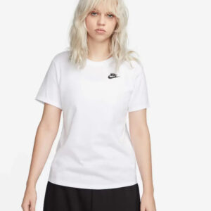 Remera Nike Sportswear Club Essentials - Mujer Blanco Lisa M