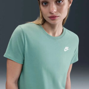 Remera Nike Sportswear Club Essentials - Mujer Verde Lisa L