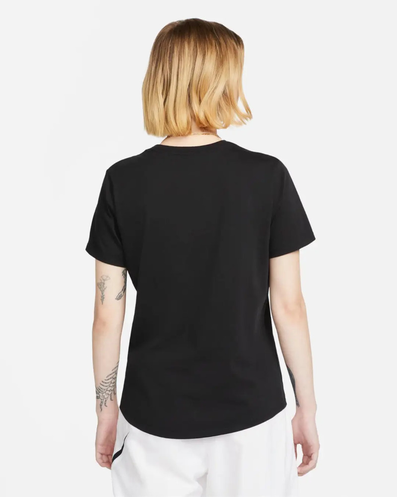 Remera Nike Sportswear Club Essentials - Mujer Negro Lisa L - Imagen 4