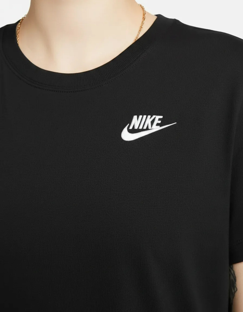 Remera Nike Sportswear Club Essentials - Mujer Negro Lisa L - Imagen 5