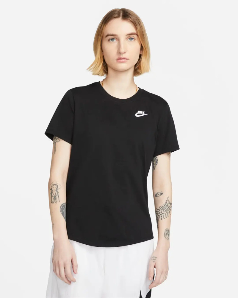 Remera Nike Sportswear Club Essentials - Mujer Negro Lisa L